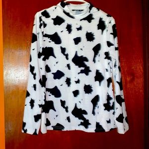 Black and whit cow print turtle neck